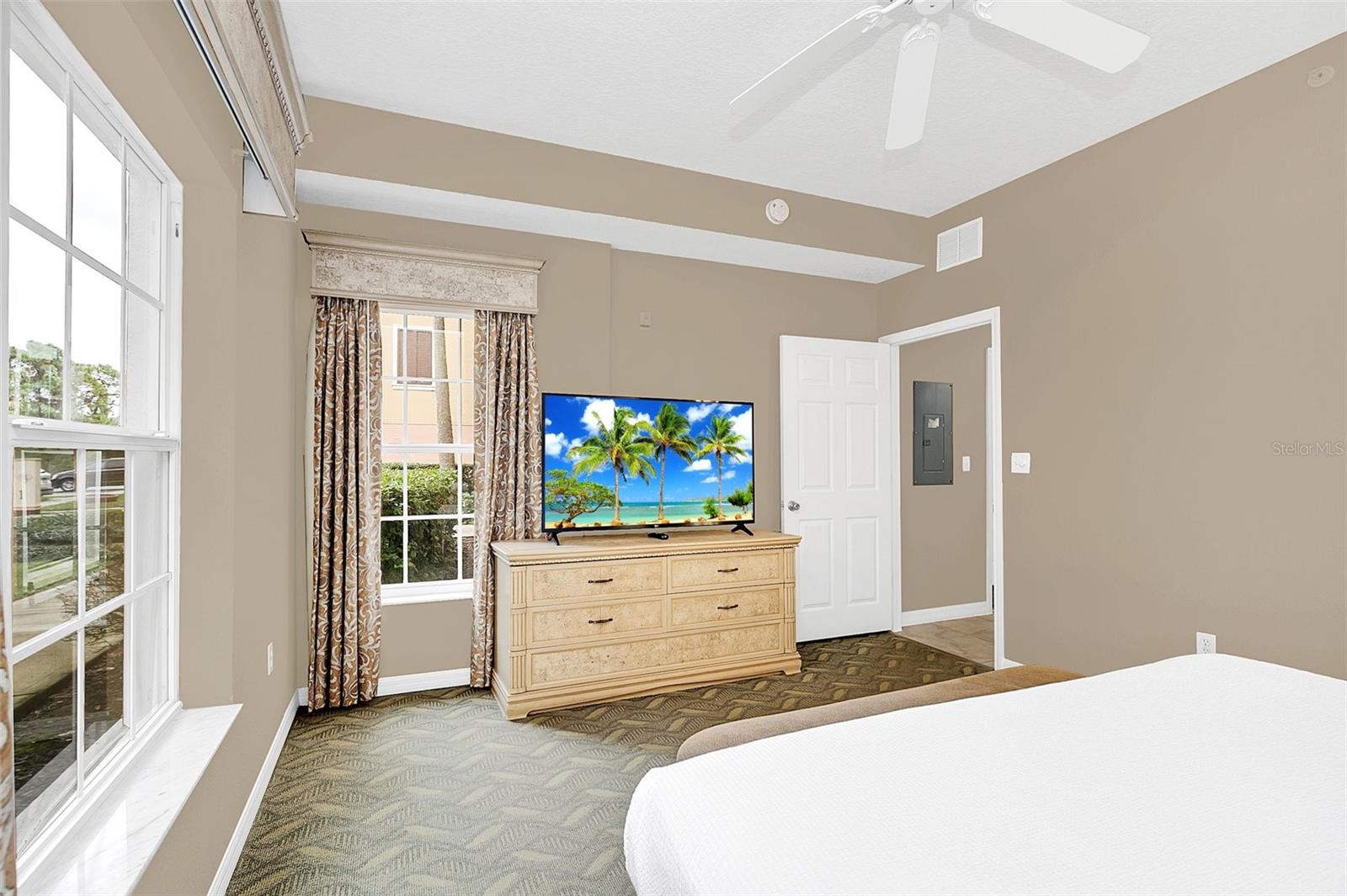 WORLDQUEST RESIDENCE - Residential