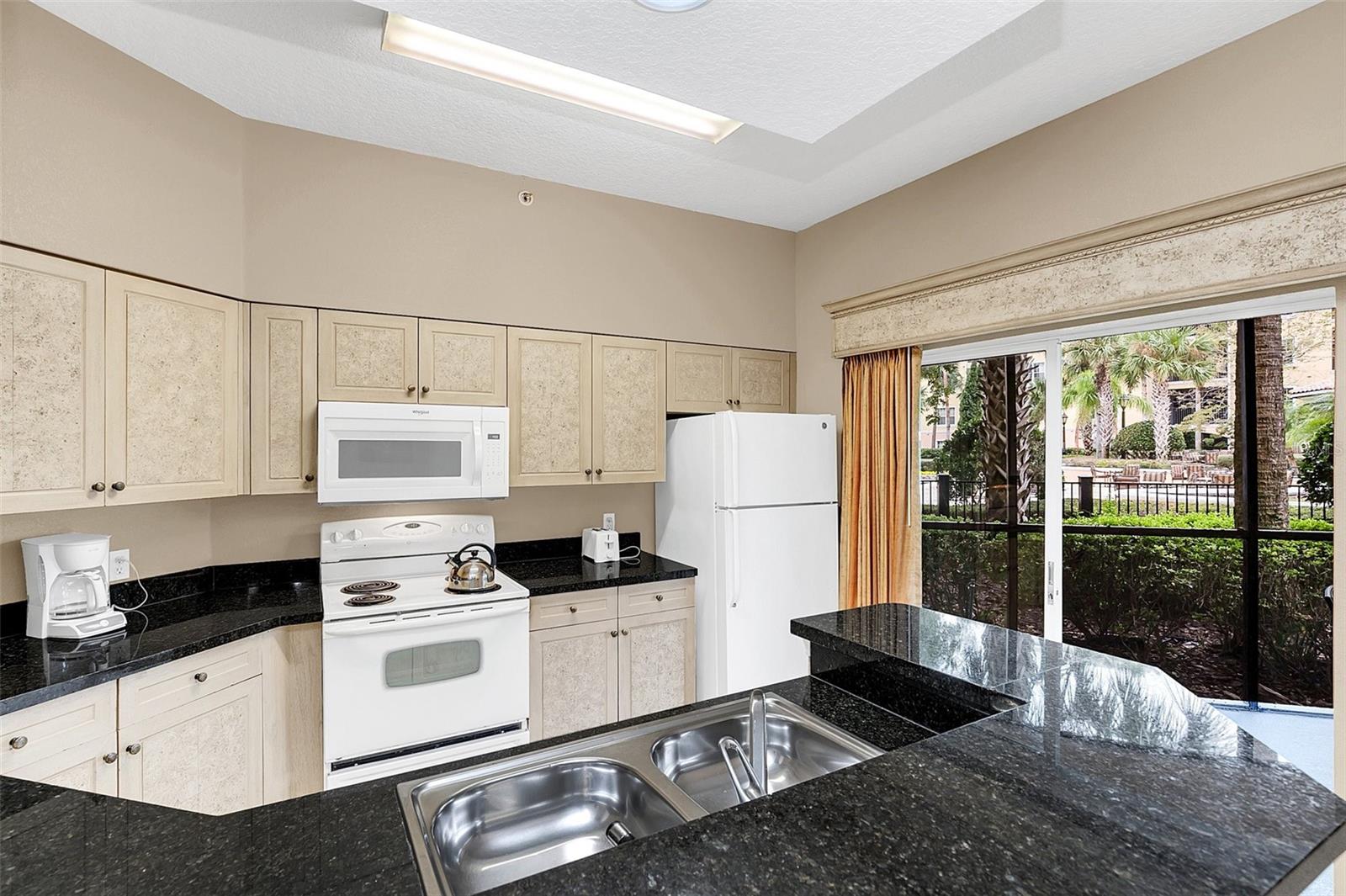 WORLDQUEST RESIDENCE - Residential