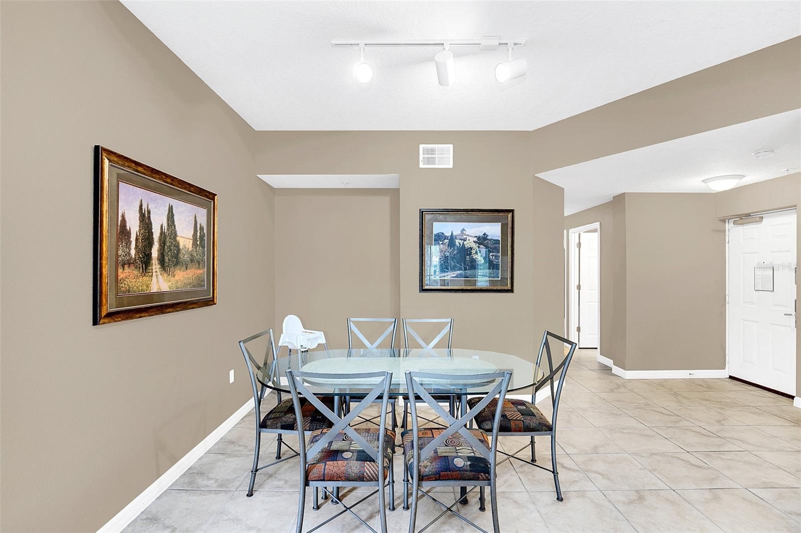 WORLDQUEST RESIDENCE - Residential