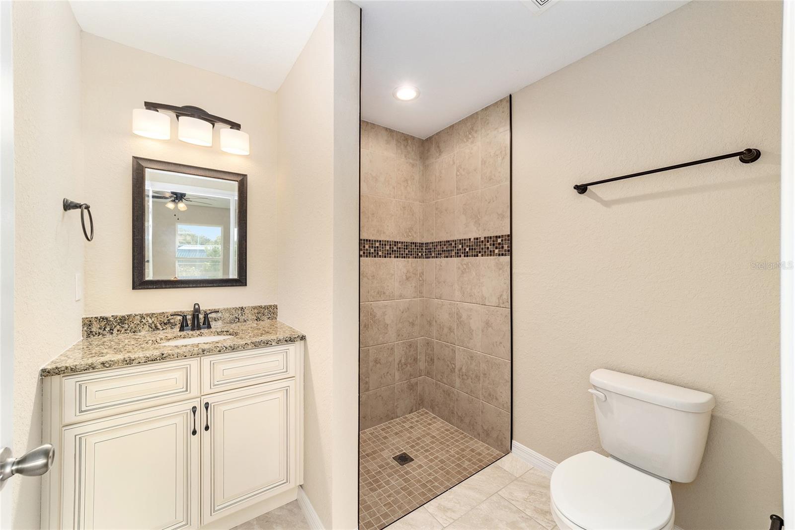 SILVER SPGS SHORES UN 17 - Residential Lease