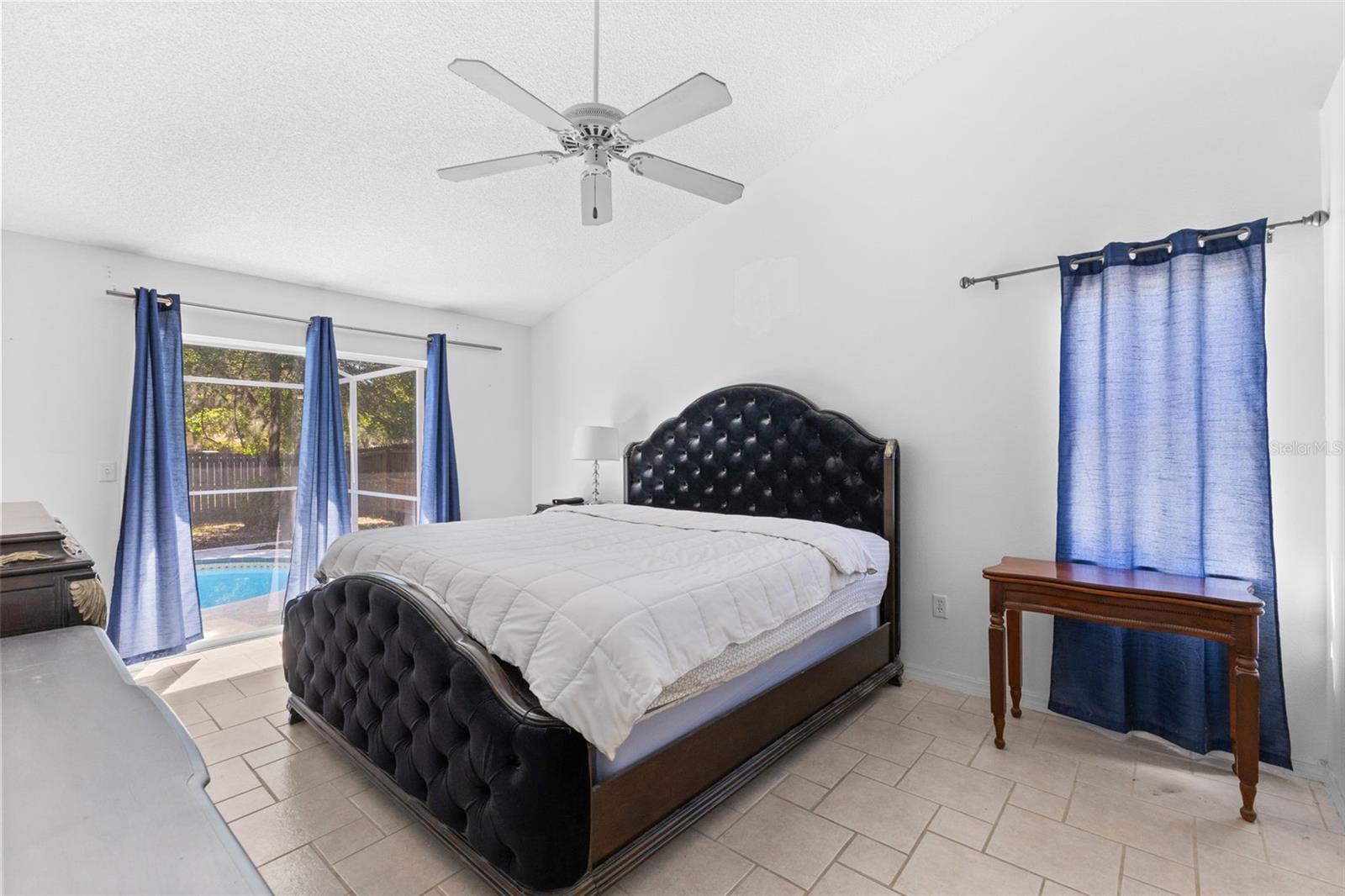 TURTLE LAKES - Residential