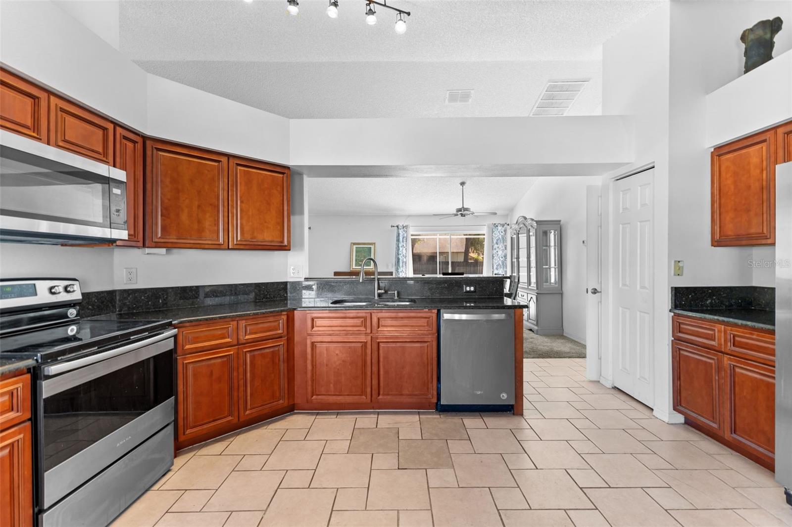 TURTLE LAKES - Residential