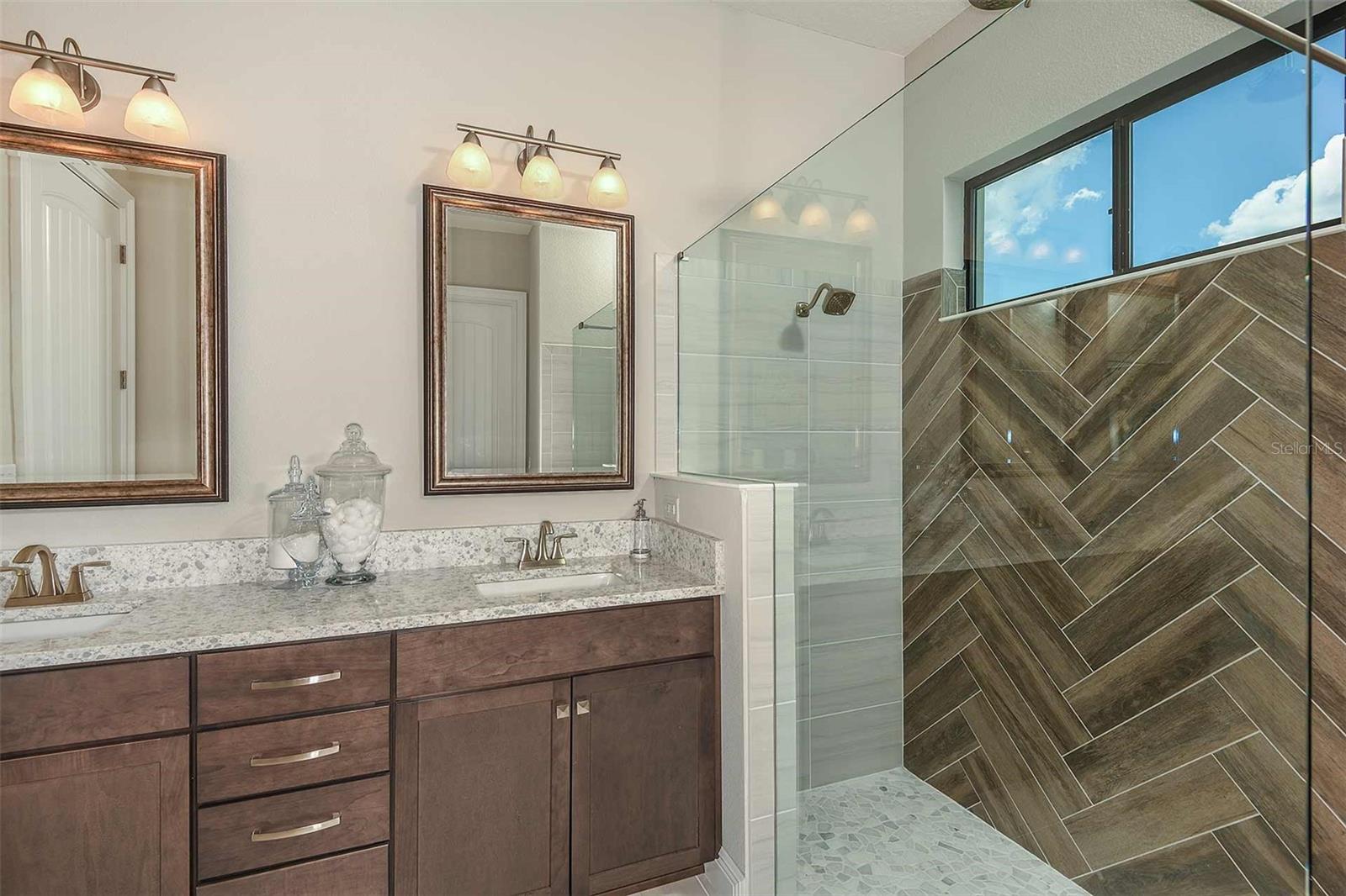 ROYAL HIGHLANDS - Residential