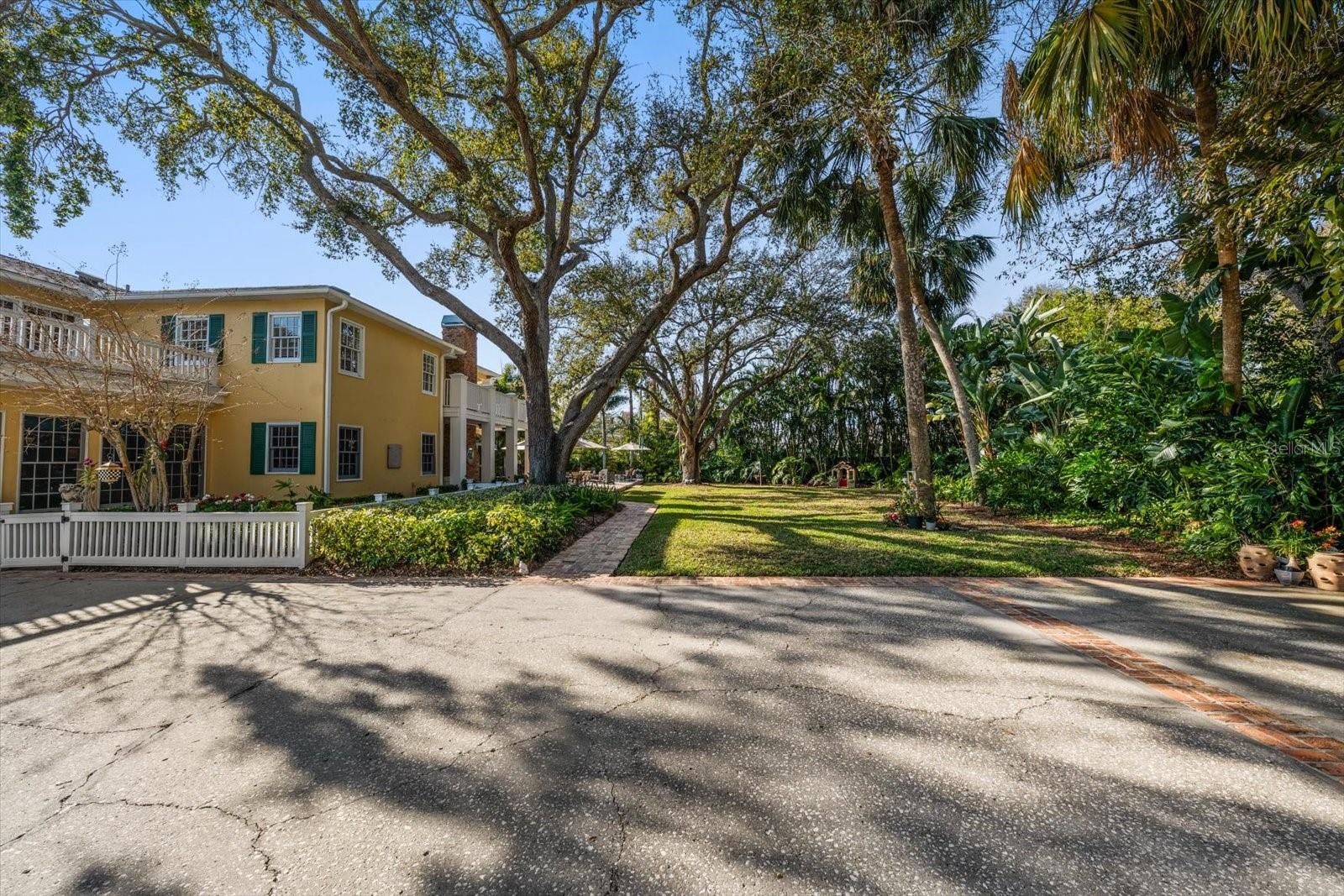 BELLEAIR ESTATES - Residential