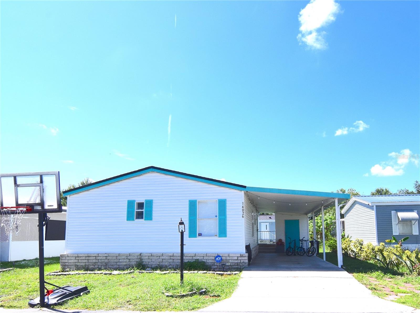 Welcome home to this great family home, features, OPEN FLOOR PLAN, WALK-IN CLOSETS, GALLY KITCHEN, INSIDE WASHER DRYER, LAMINATE FLOORS, ADDITIONAL ROOM perfect for NURSERY OR OFFICE, & MORE....COMMUNITY FEATURES, BEAUTIFUL, RELAXING POOL, CABANAS, & PLAYGROUND...
