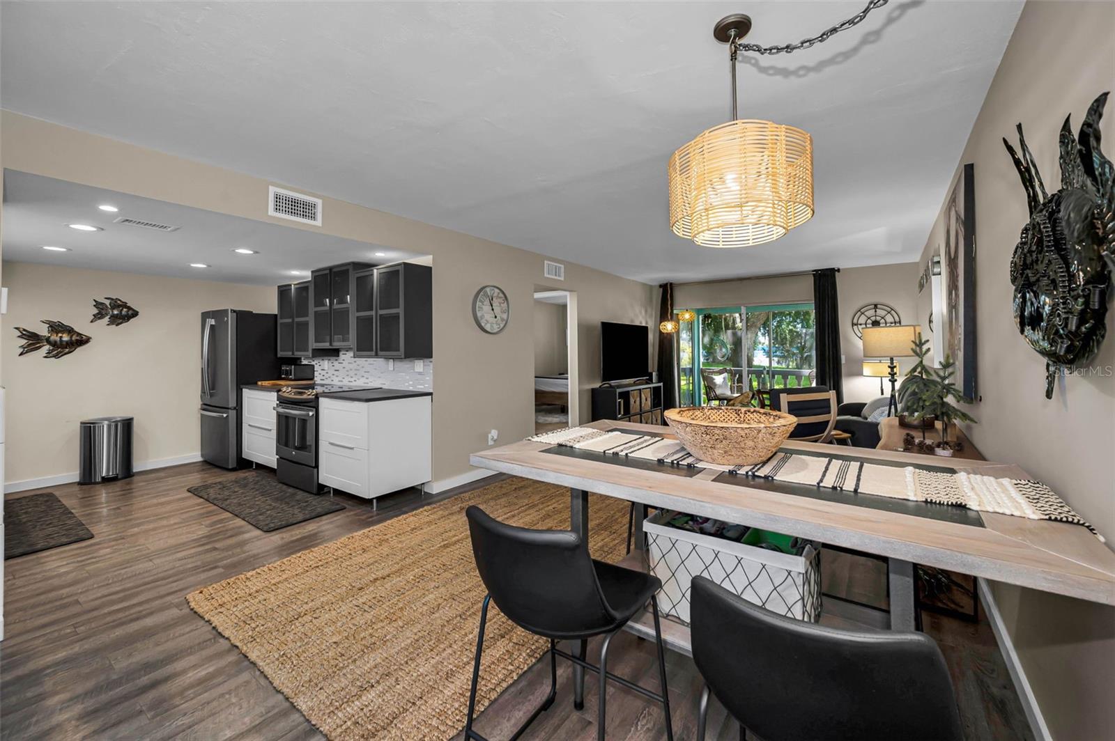 GREEN DOLPHIN PARK CONDO - Residential