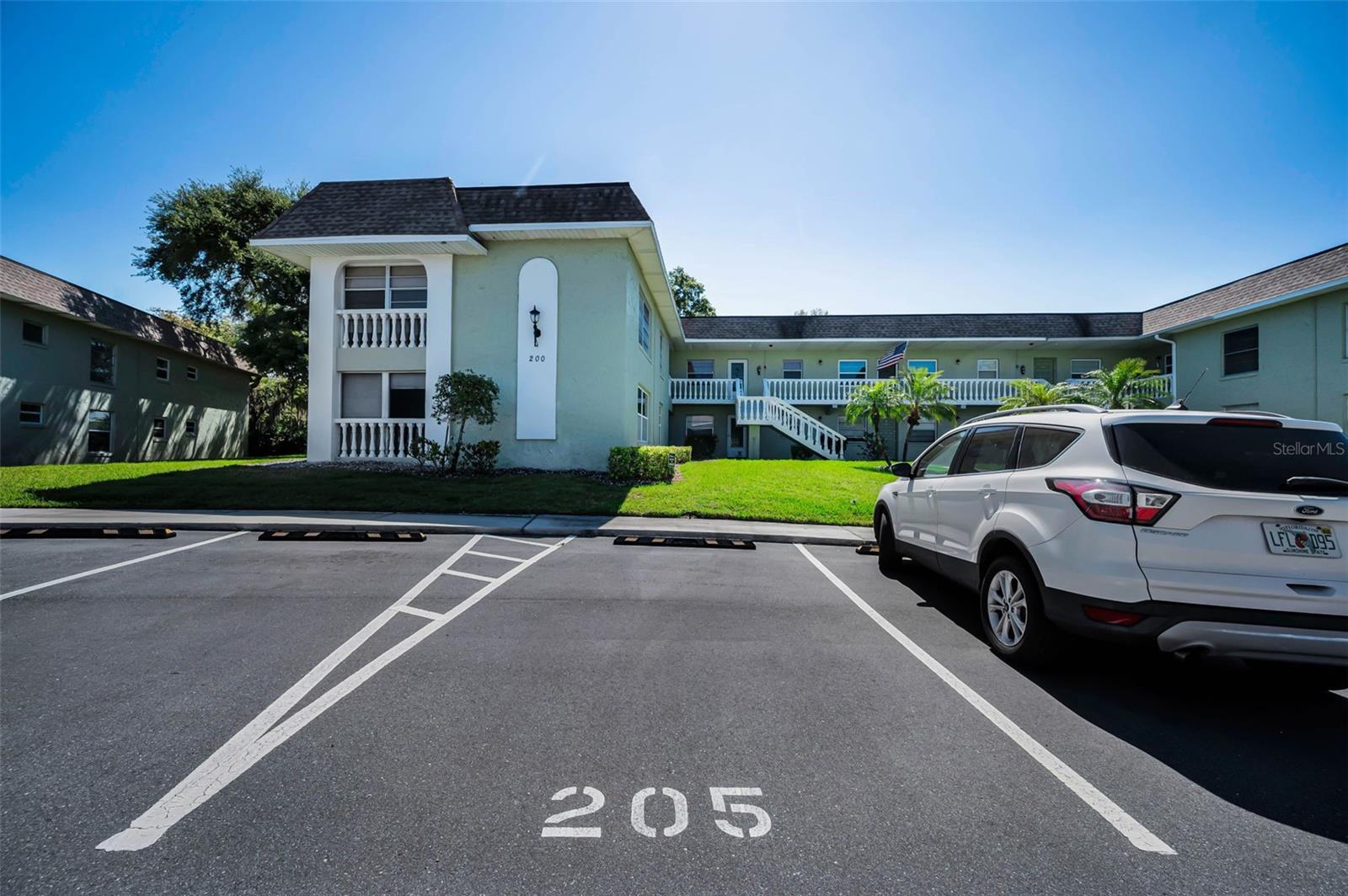 GREEN DOLPHIN PARK CONDO - Residential