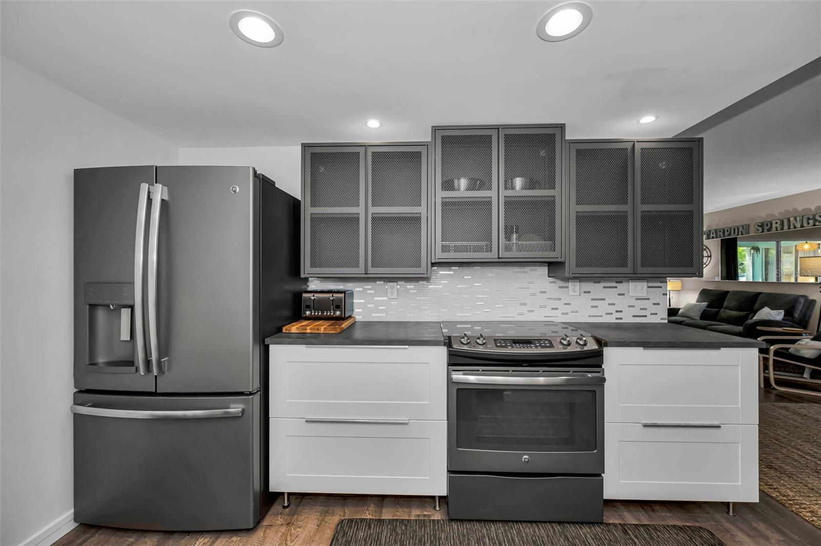 GREEN DOLPHIN PARK CONDO - Residential