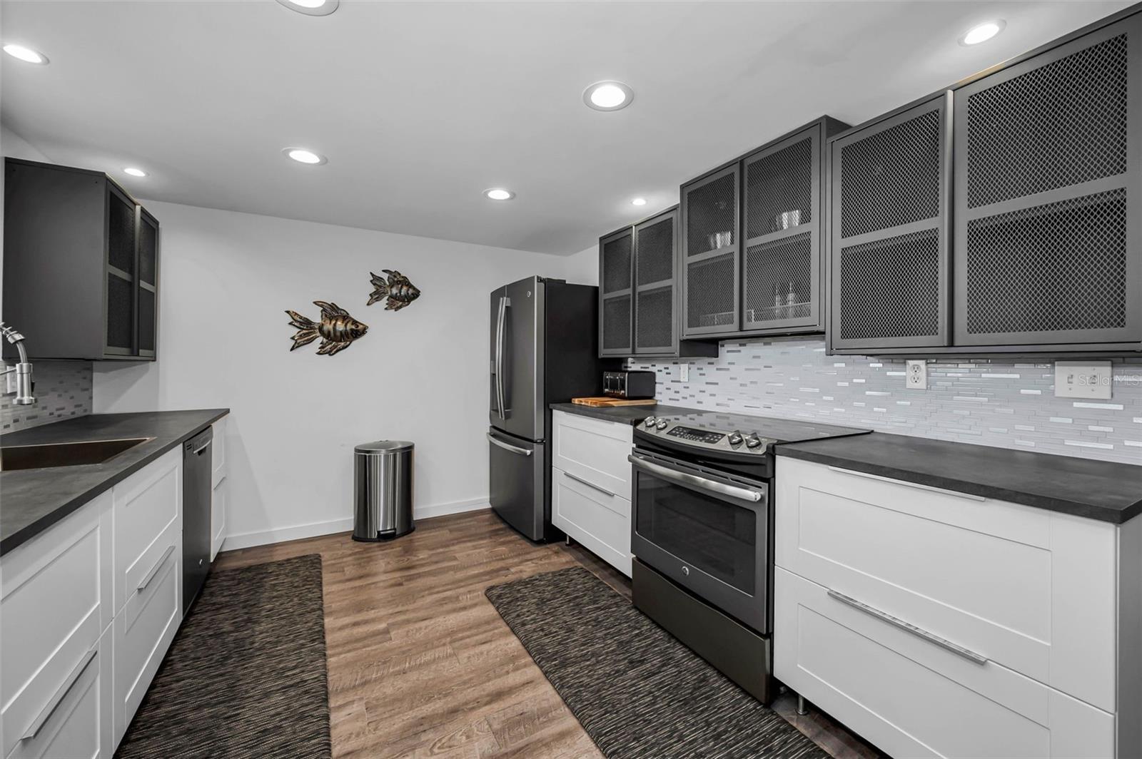 GREEN DOLPHIN PARK CONDO - Residential