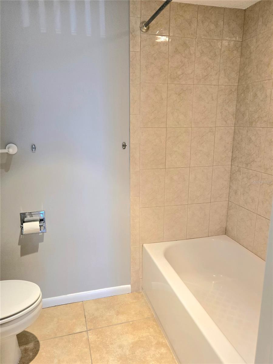 TREASURE ISLAND TENNIS & YACHT CLUB - Residential Lease