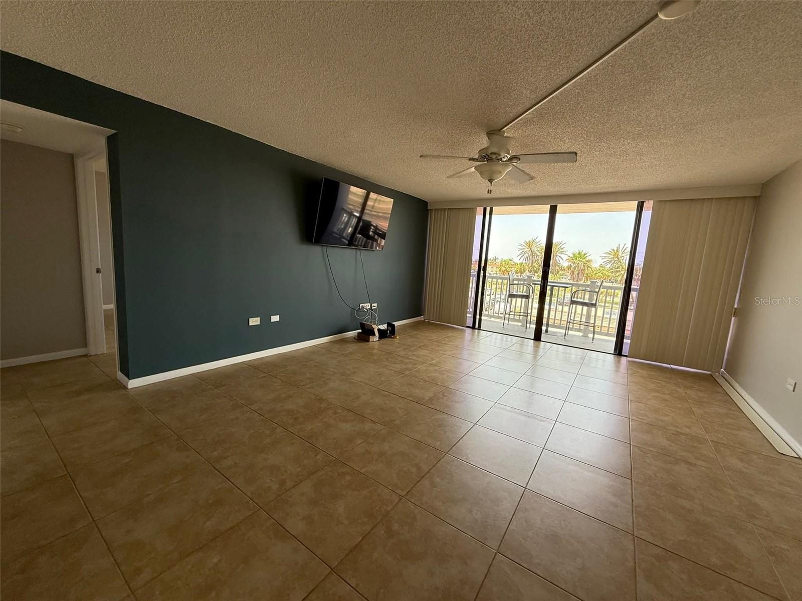 TREASURE ISLAND TENNIS & YACHT CLUB - Residential Lease