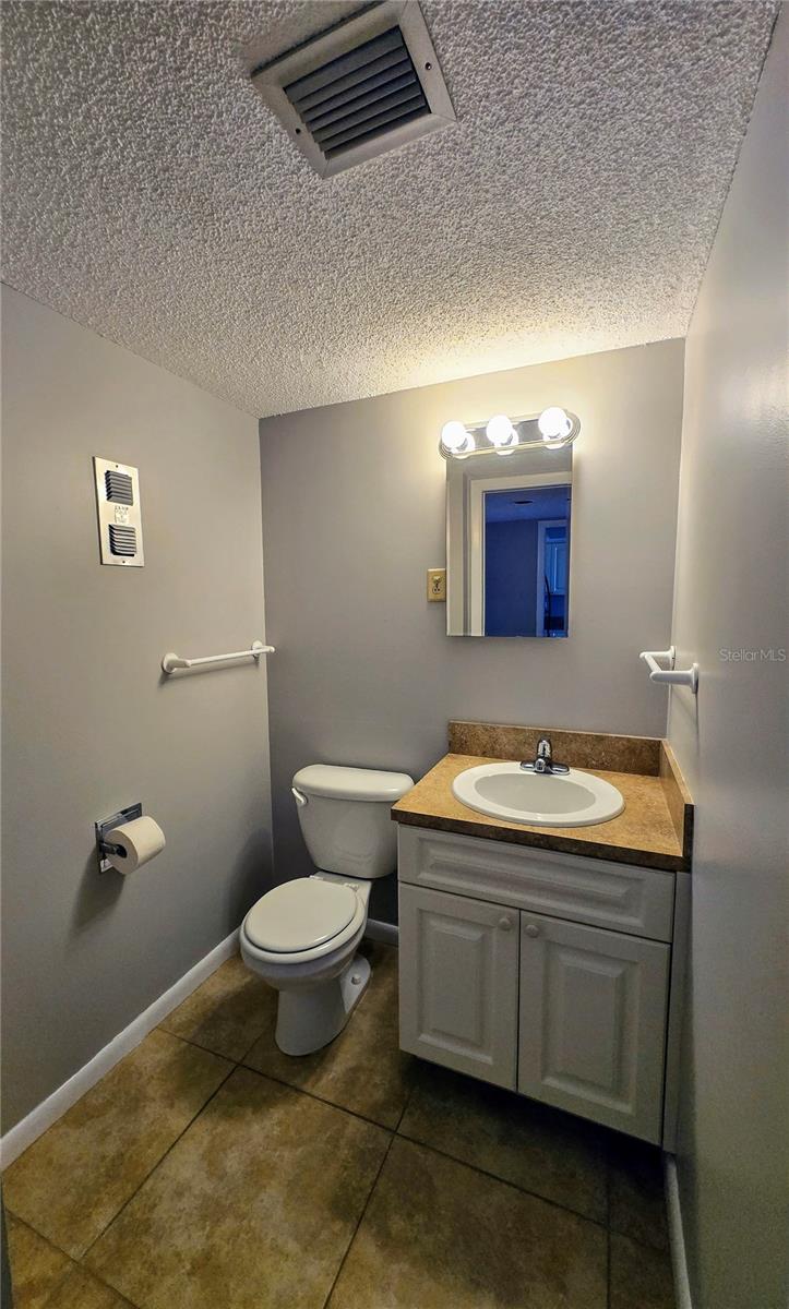 TREASURE ISLAND TENNIS & YACHT CLUB - Residential Lease