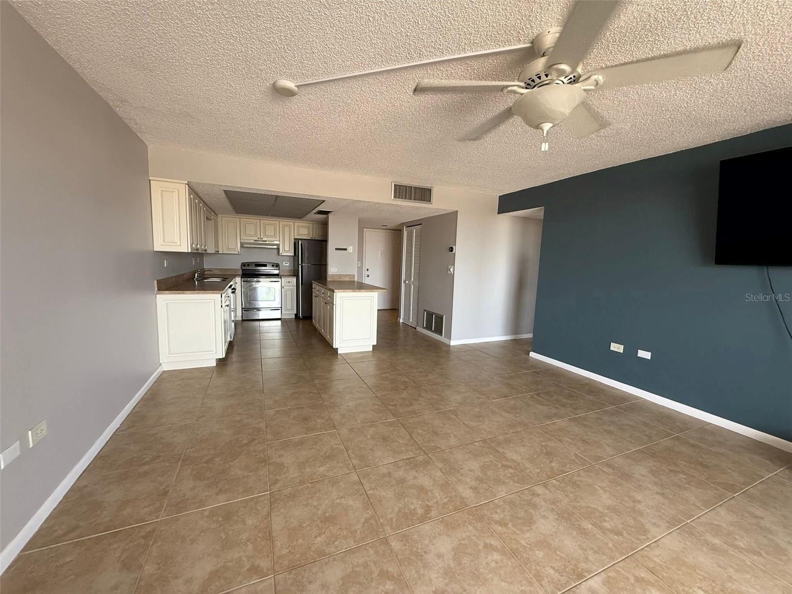 TREASURE ISLAND TENNIS & YACHT CLUB - Residential Lease