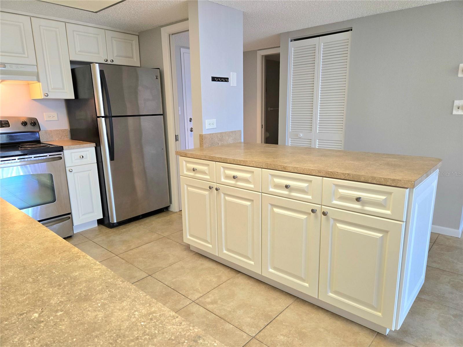 TREASURE ISLAND TENNIS & YACHT CLUB - Residential Lease