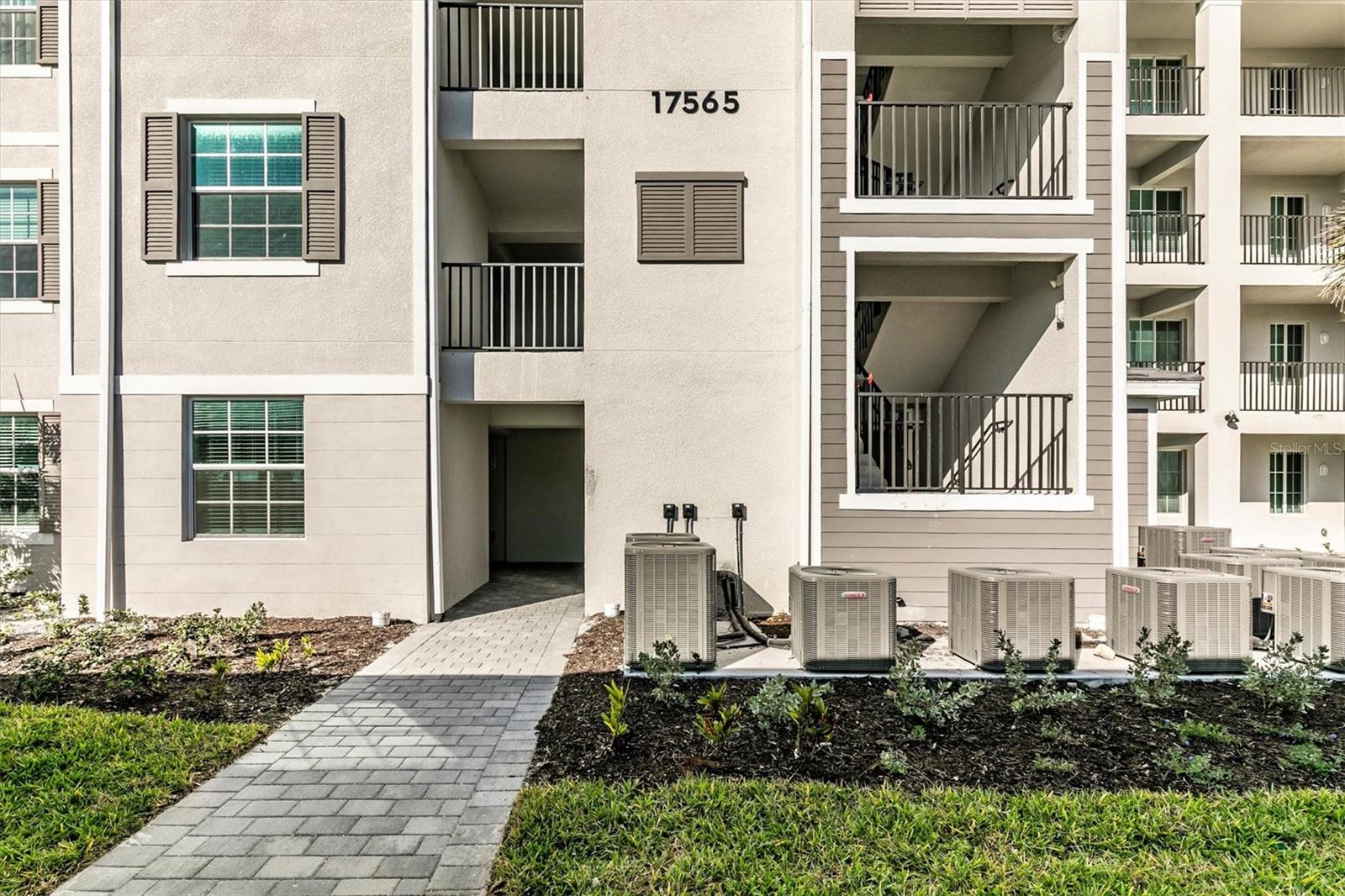 WELLEN PARK GOLF & COUNTRY CLUB - Residential Lease