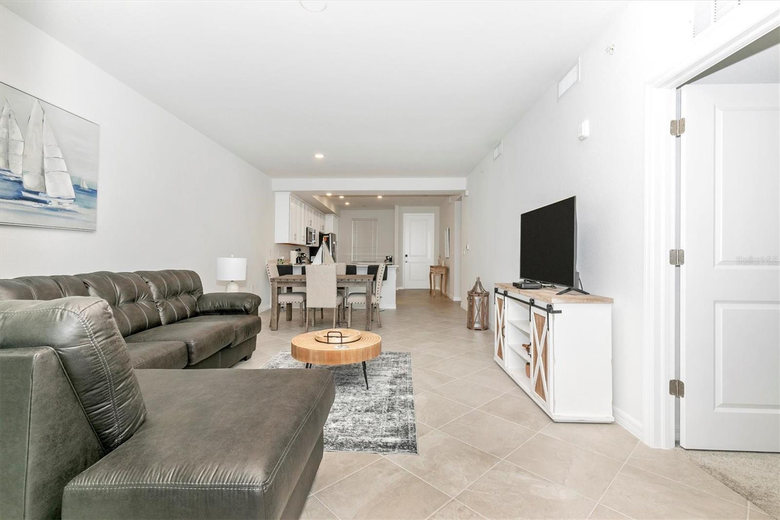 WELLEN PARK GOLF & COUNTRY CLUB - Residential Lease