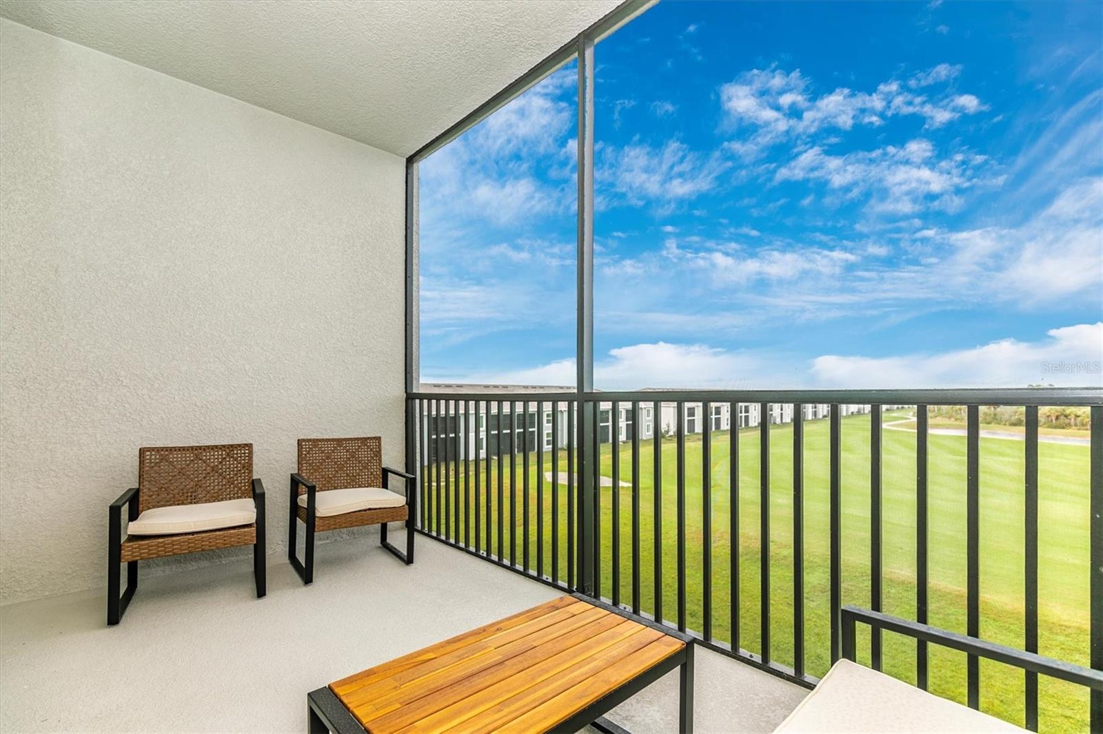 WELLEN PARK GOLF & COUNTRY CLUB - Residential Lease