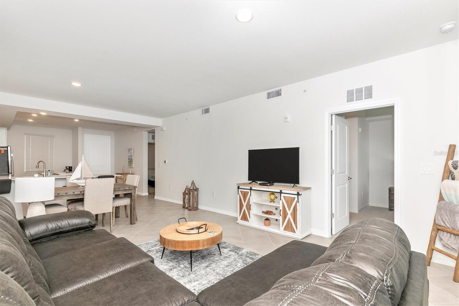 WELLEN PARK GOLF & COUNTRY CLUB - Residential Lease