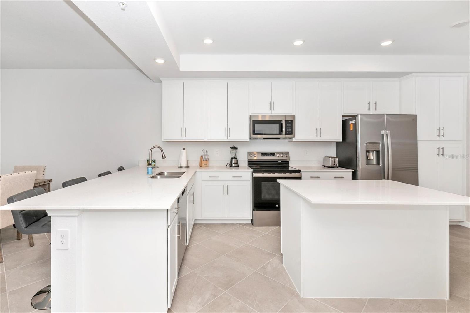 WELLEN PARK GOLF & COUNTRY CLUB - Residential Lease