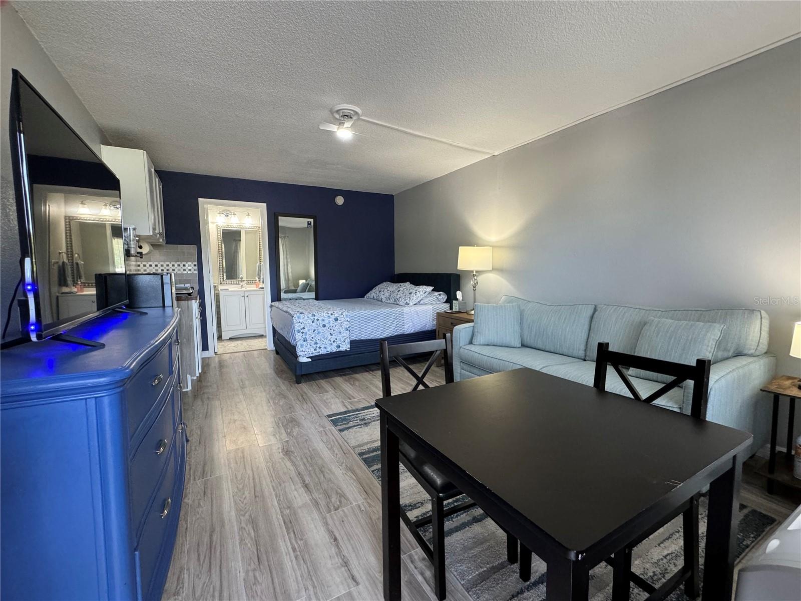 7150 N TAMIAMI TRAIL S-623