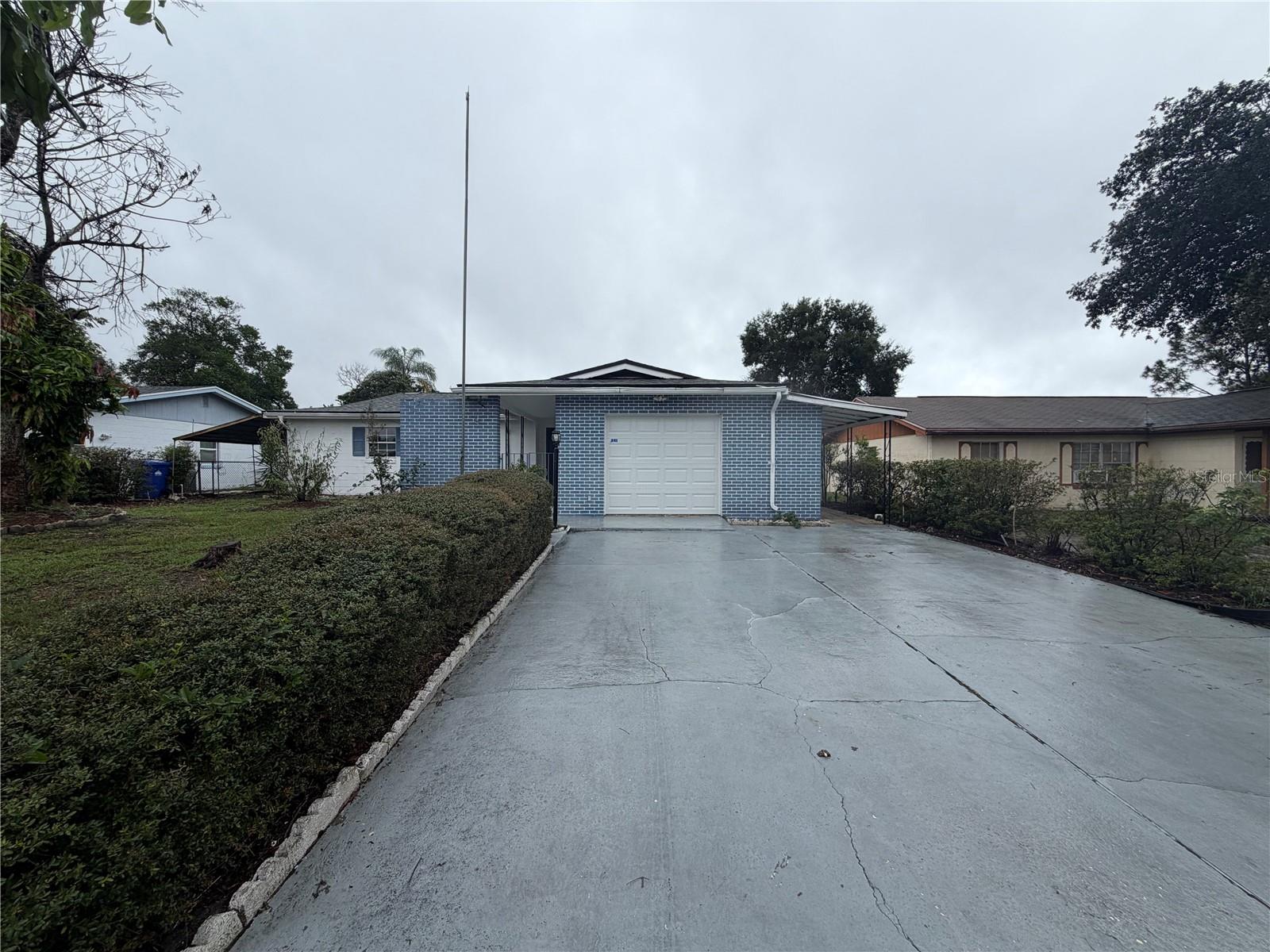 904 SPRING CREEK DRIVE