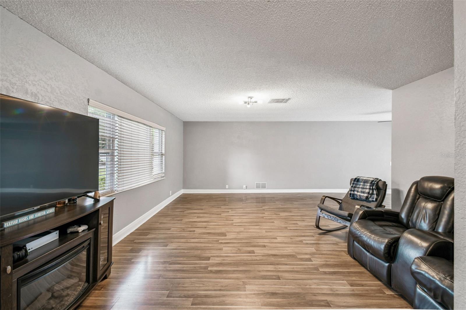 VALENCIA WOOD HILLS - Residential