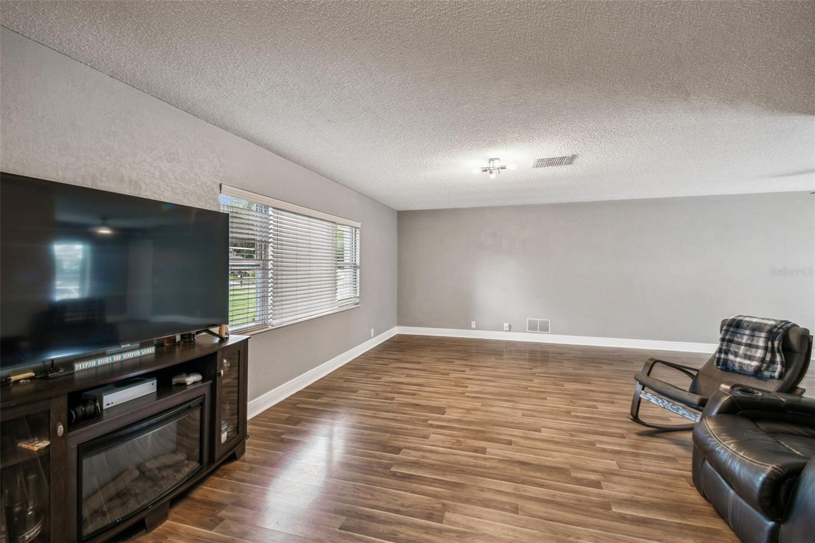 VALENCIA WOOD HILLS - Residential