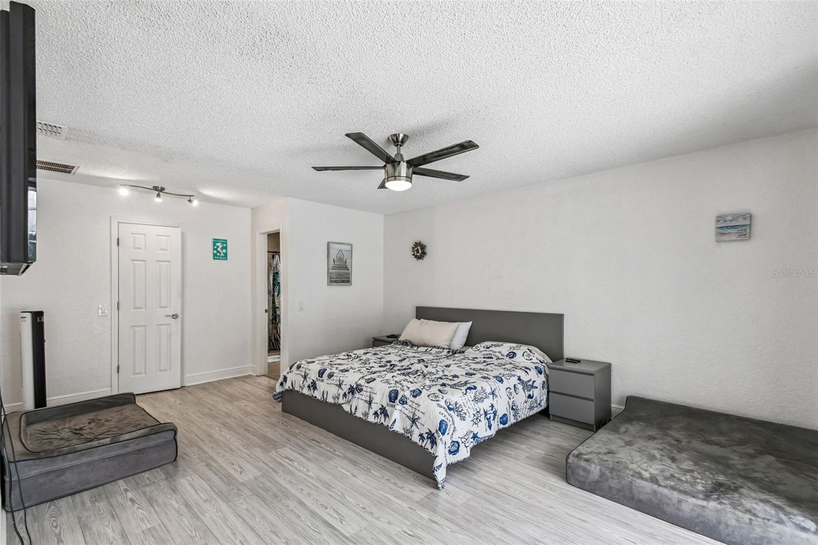 VALENCIA WOOD HILLS - Residential