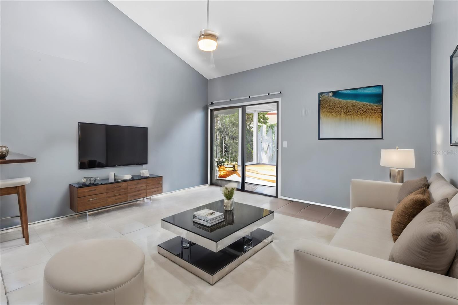 101 N HILL AVENUE 4