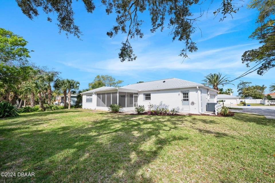 36 DRESDEN CIRCLE