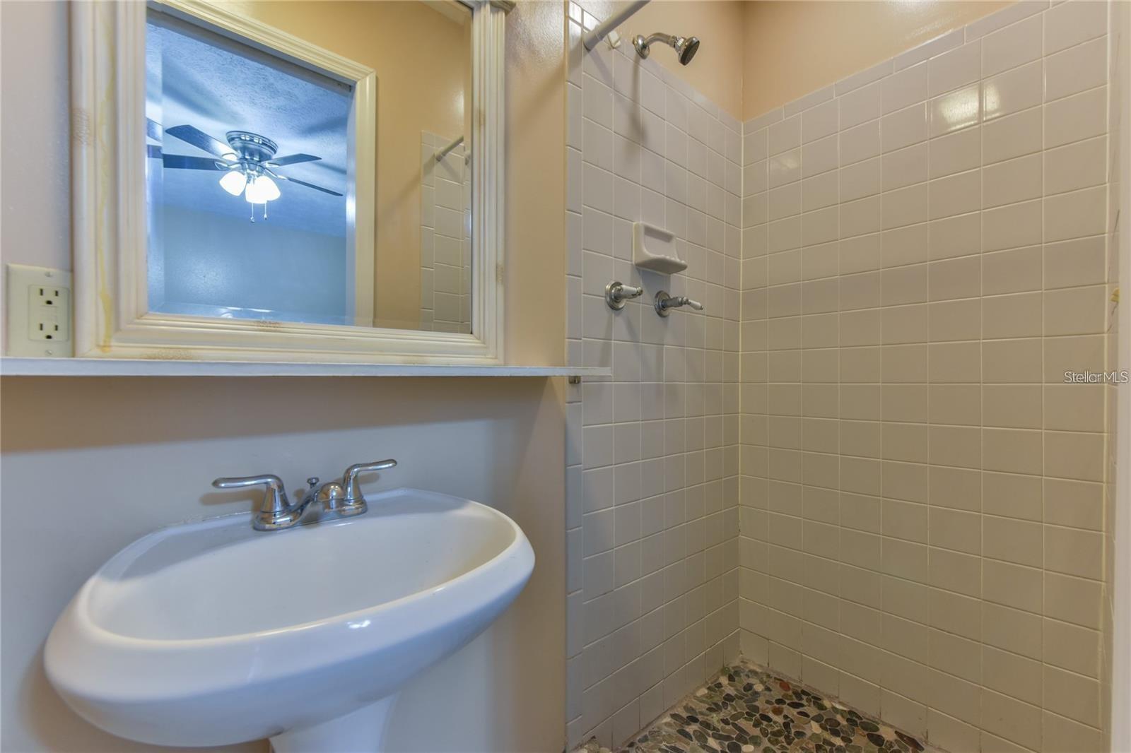 EDGEWOOD SUB - Residential Lease