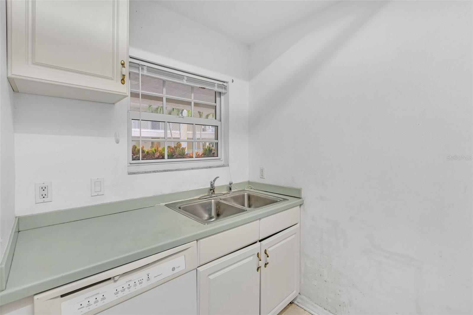 WOODMERE AT JACARANDA - Residential