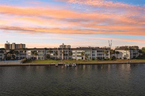 A home in LONGBOAT KEY