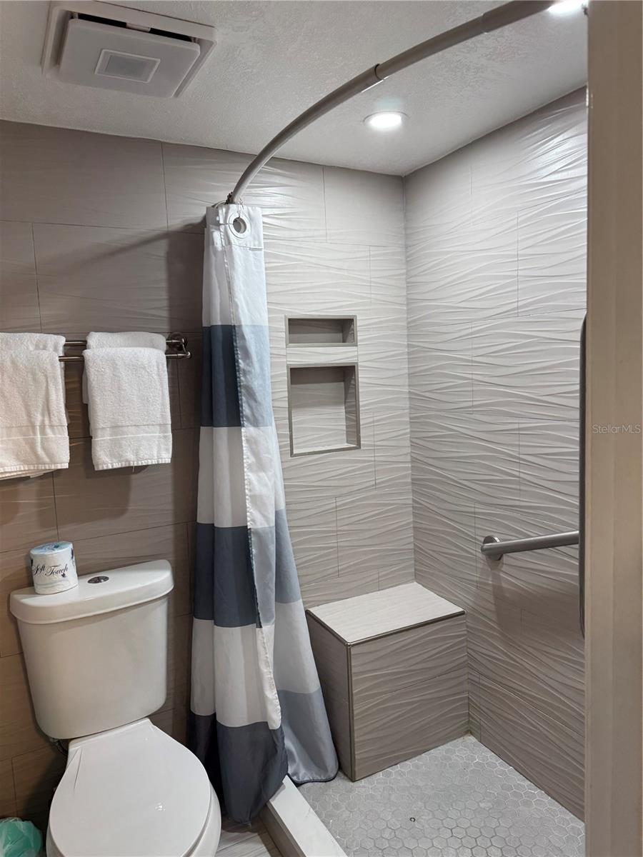 HAWAIIAN INN LC - Residential