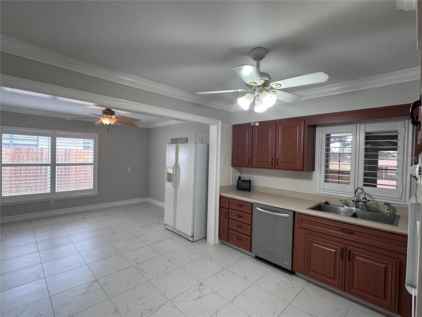 TROPICAL GROVES - Residential Lease