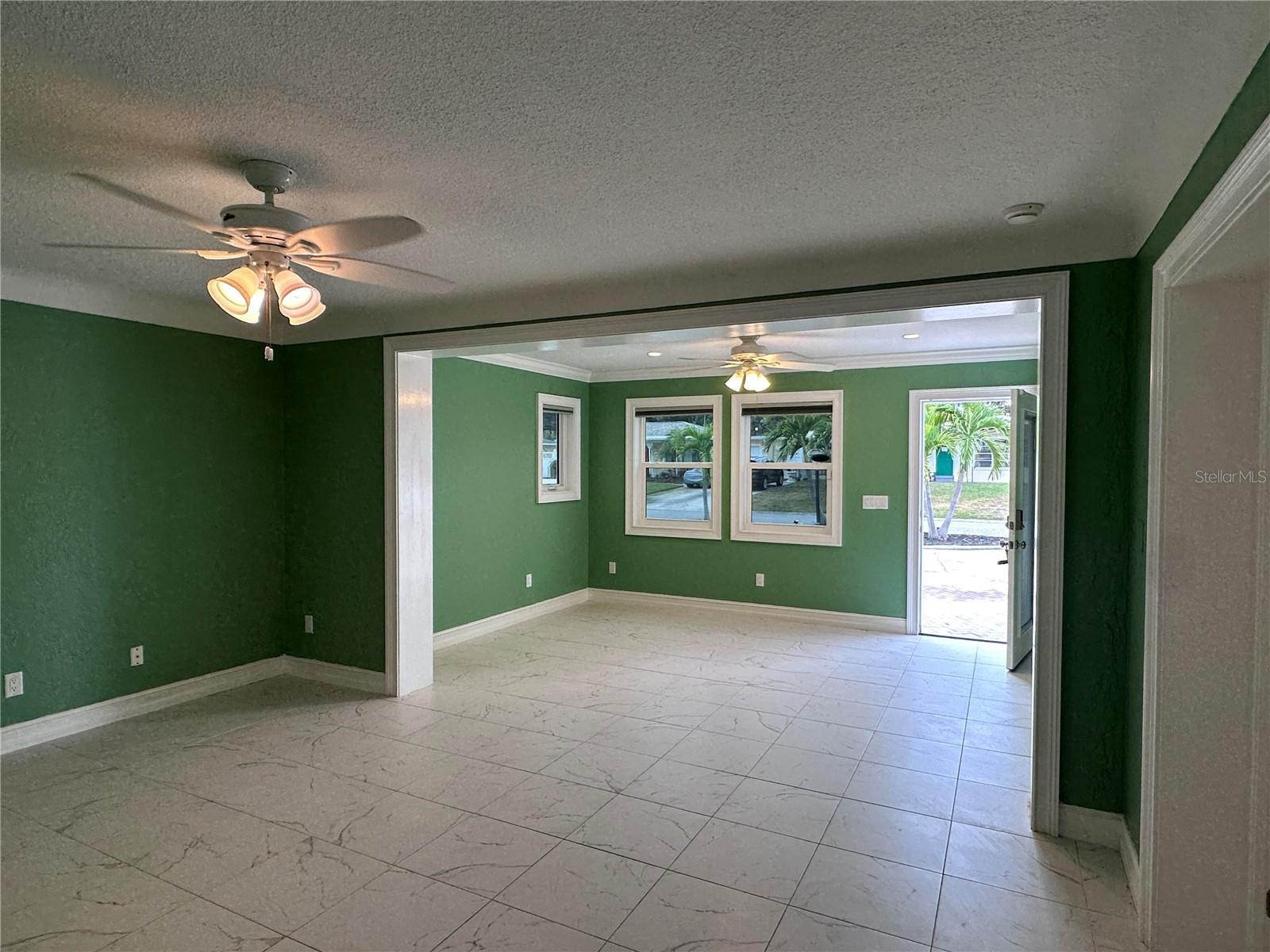 TROPICAL GROVES - Residential Lease