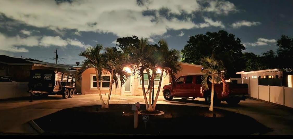 TROPICAL GROVES - Residential Lease