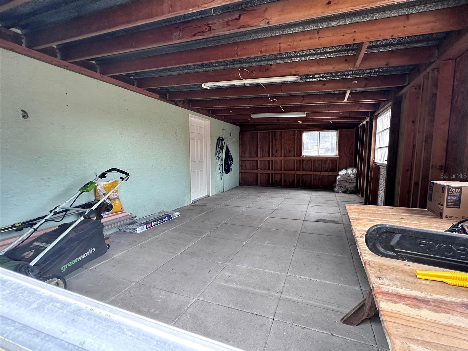 TROPICAL GROVES - Residential Lease