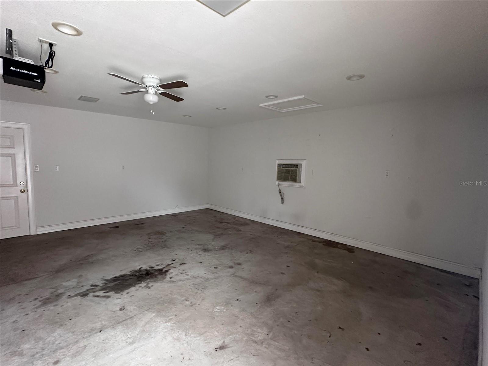 TROPICAL GROVES - Residential Lease