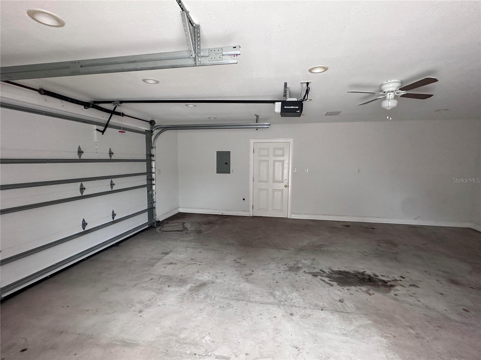 TROPICAL GROVES - Residential Lease