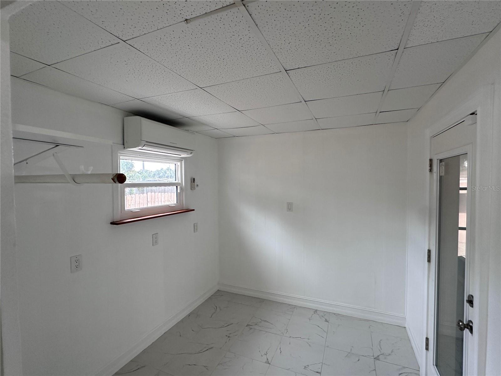 TROPICAL GROVES - Residential Lease