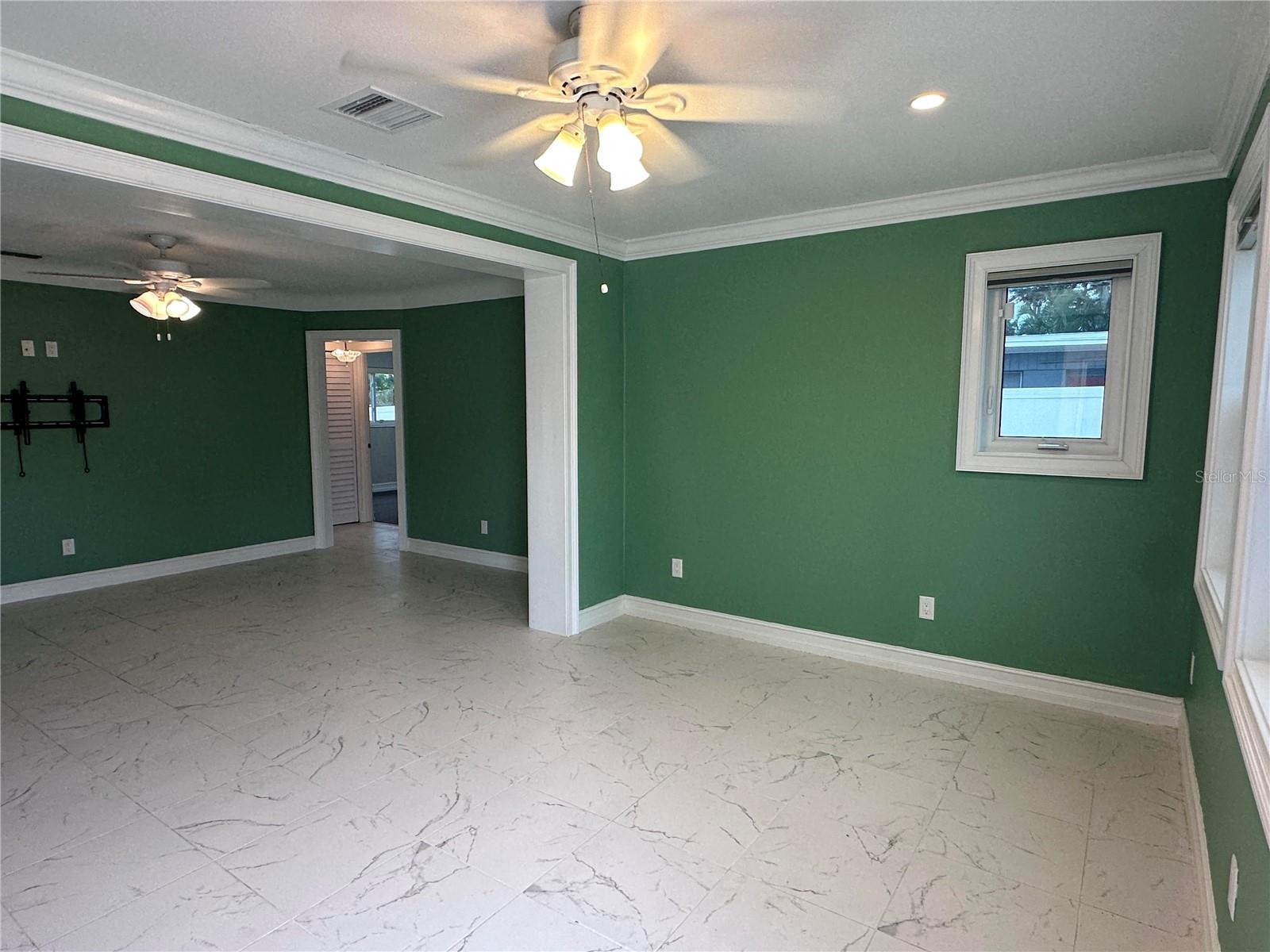 TROPICAL GROVES - Residential Lease