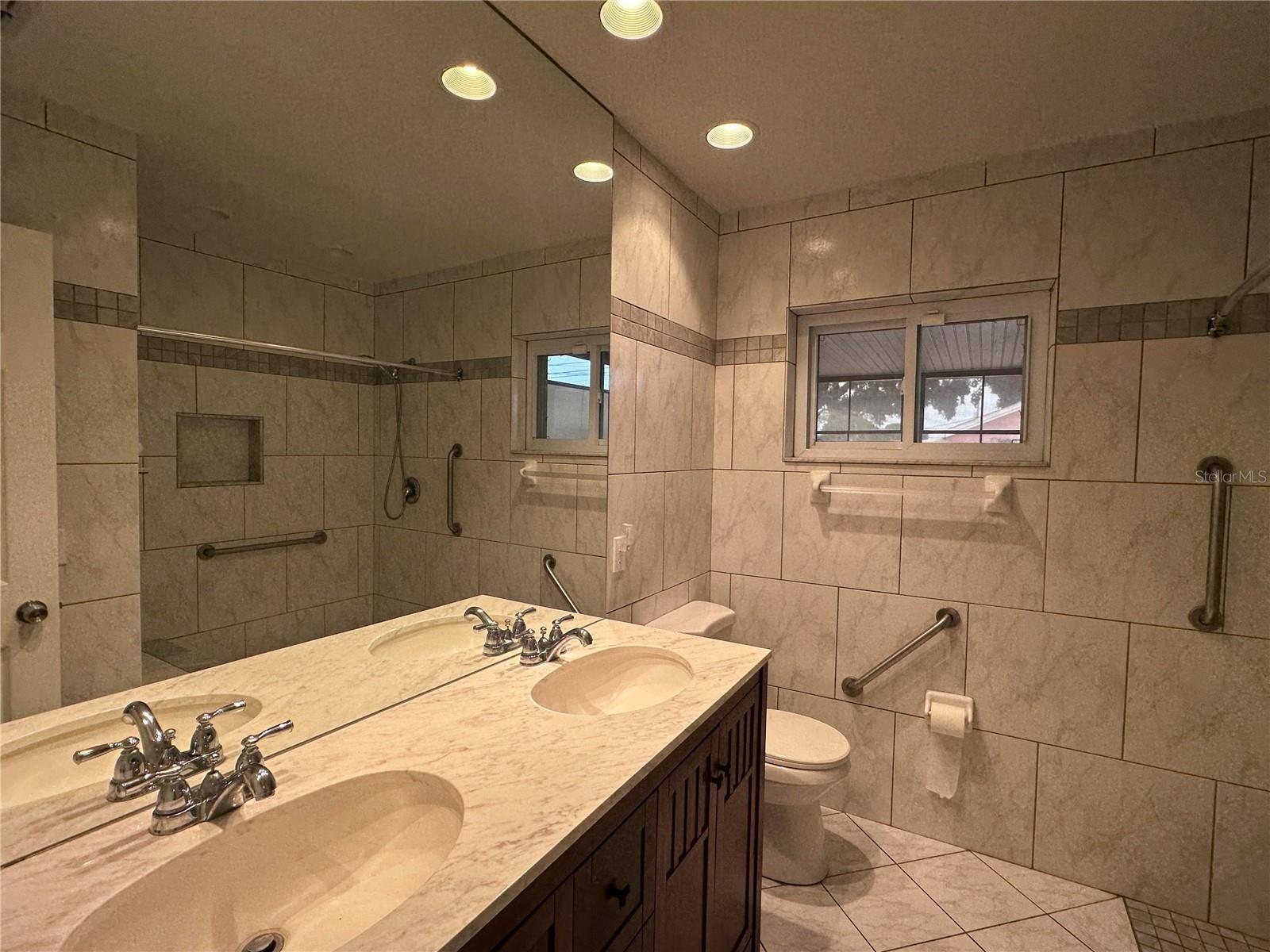 TROPICAL GROVES - Residential Lease