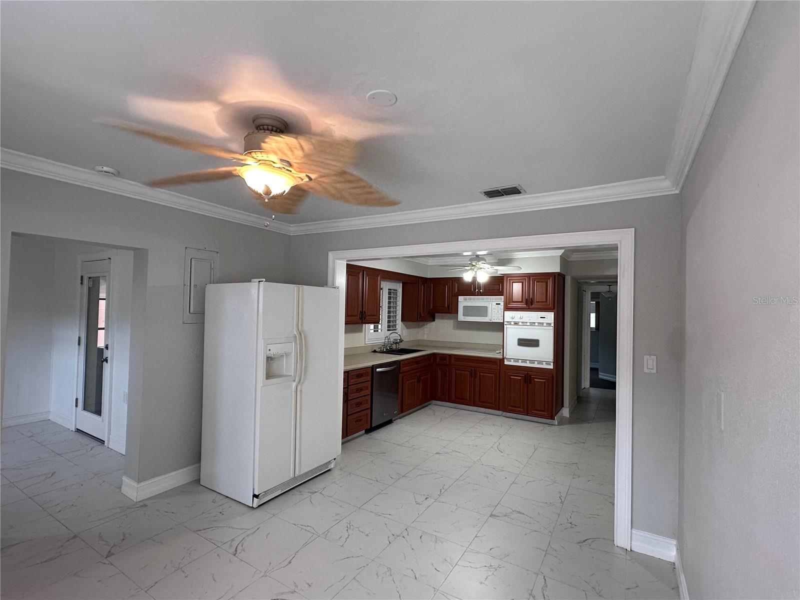 TROPICAL GROVES - Residential Lease