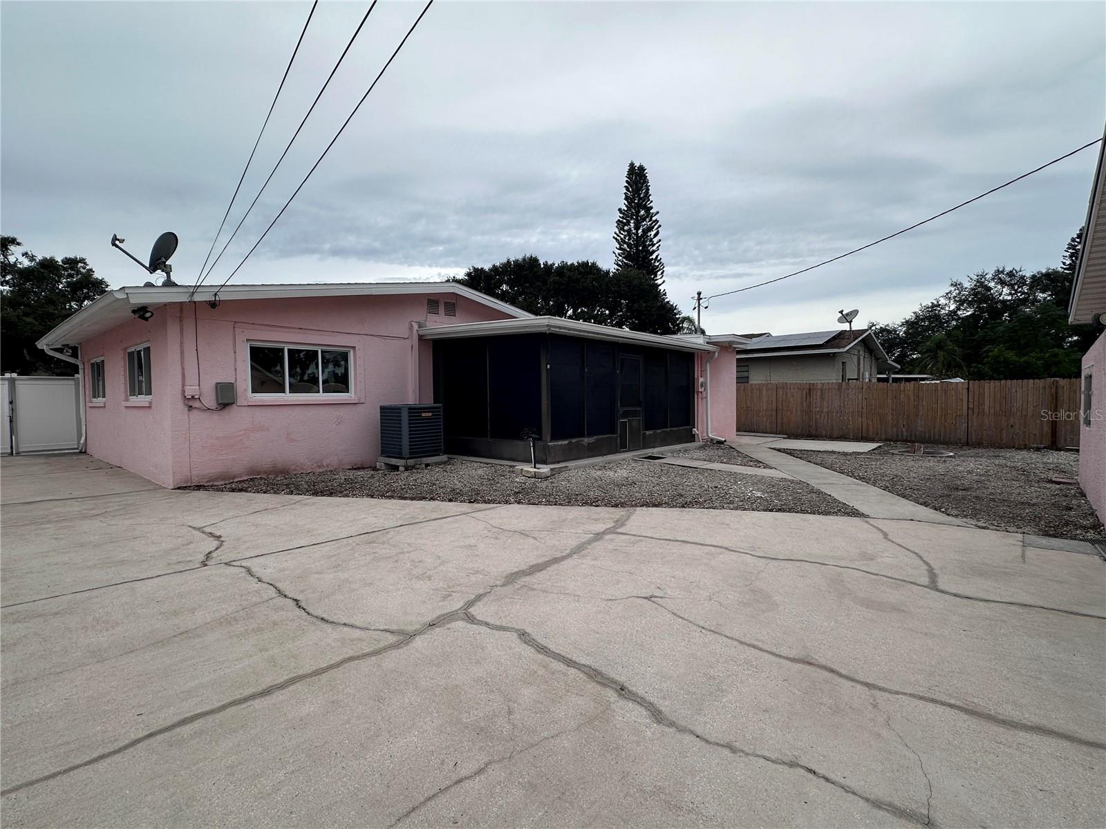 TROPICAL GROVES - Residential Lease