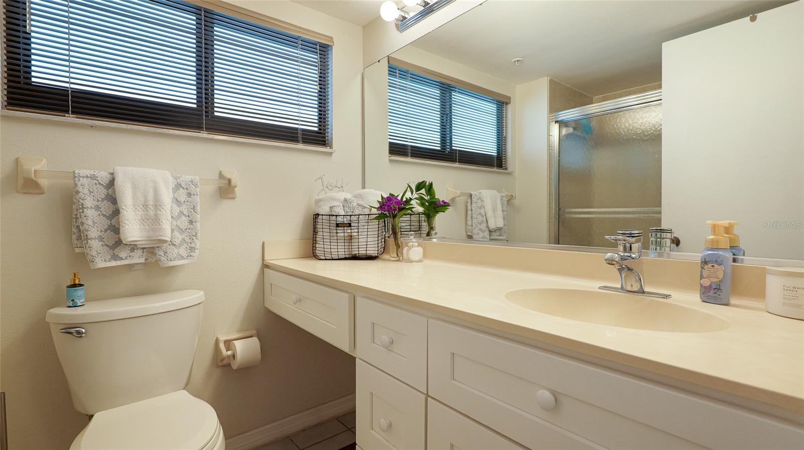 7541 - SUNSET TOWERS - Residential