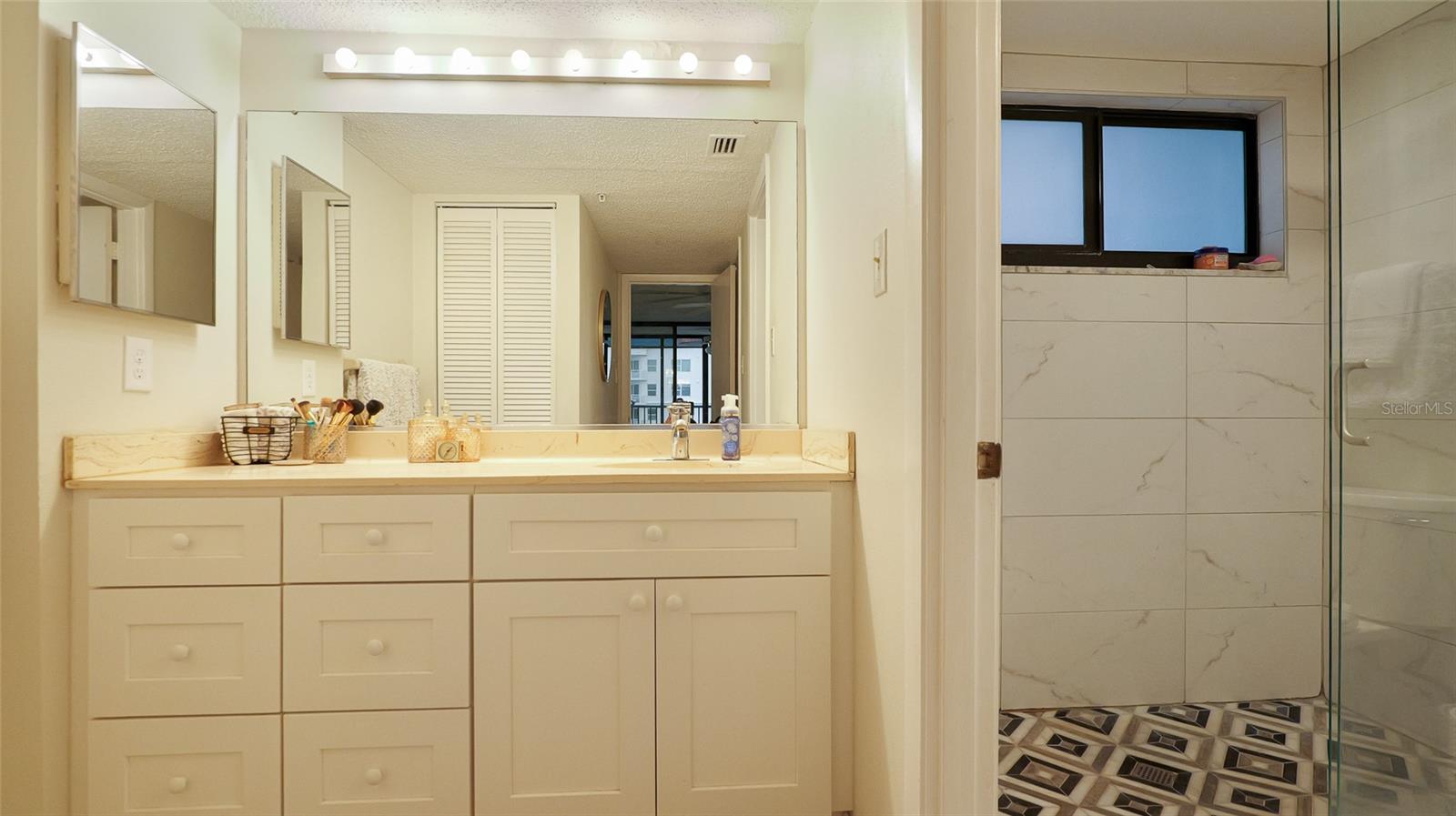 7541 - SUNSET TOWERS - Residential