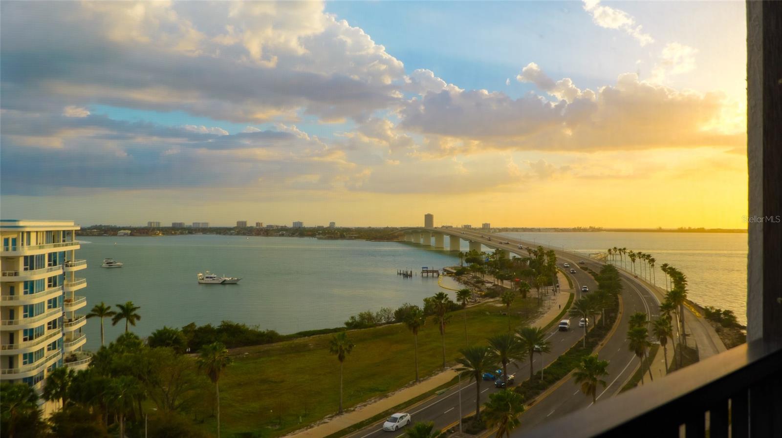 7541 - SUNSET TOWERS - Residential