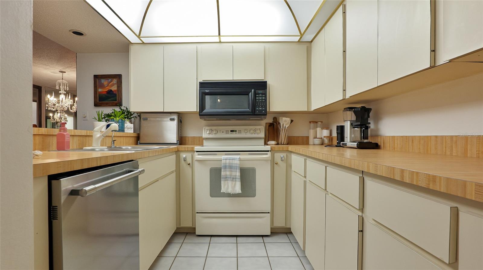 7541 - SUNSET TOWERS - Residential