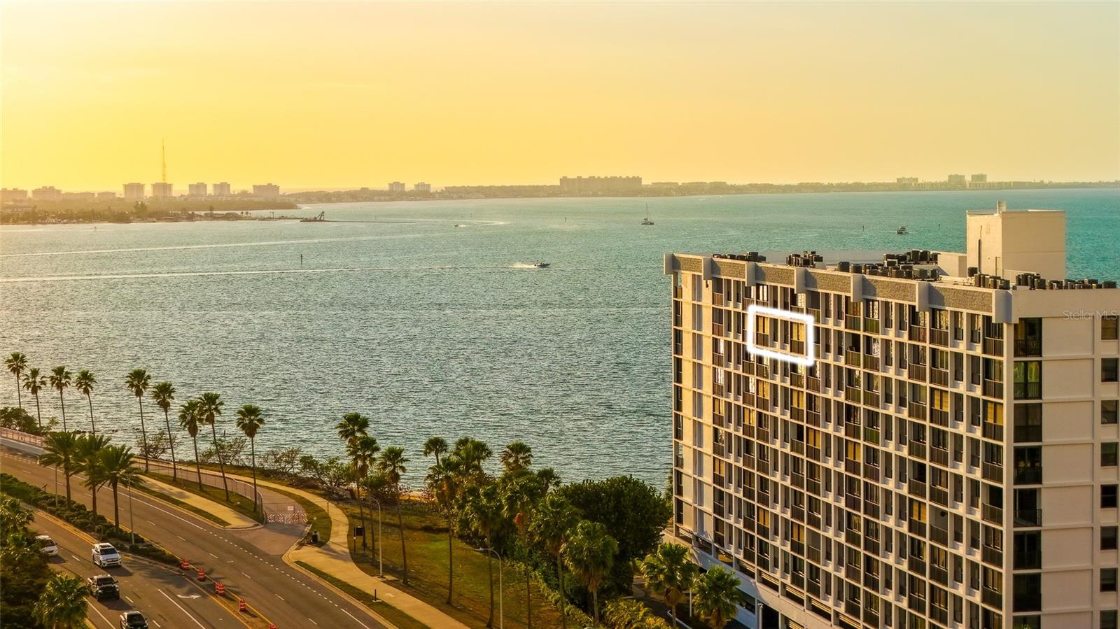 7541 - SUNSET TOWERS - Residential